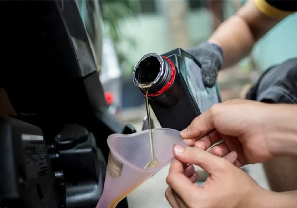 Bao Lâu Nên Thay Nhớt Xe Máy 1 Lần? Hướng Dẫn Chi Tiết Từ Chuyên Gia 2 thay nhớt 24h