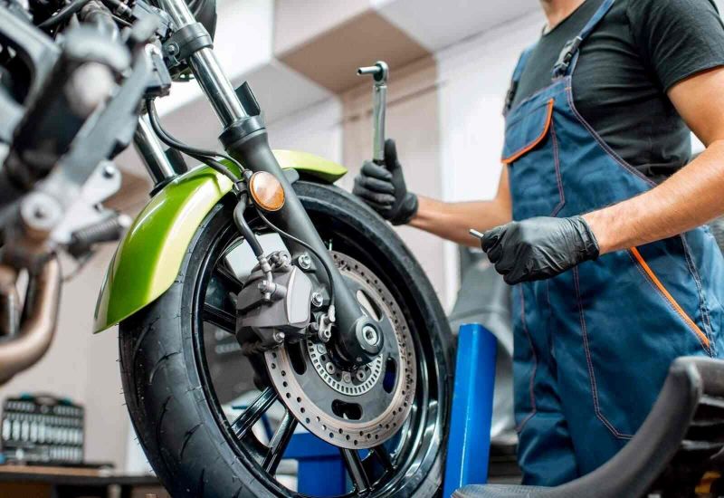thay lốp xe máy