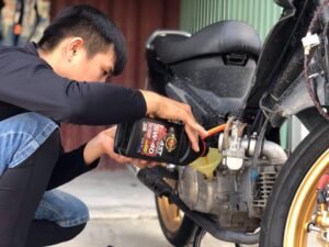thay nhớt xe máy